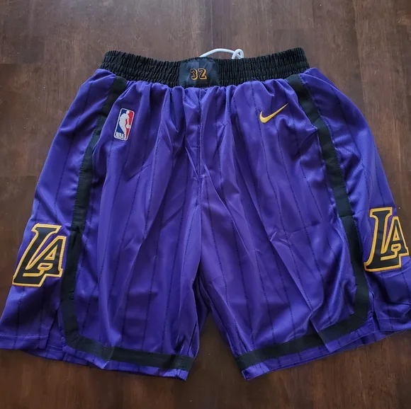 Los Angeles Lakers - Picture 1 of 8